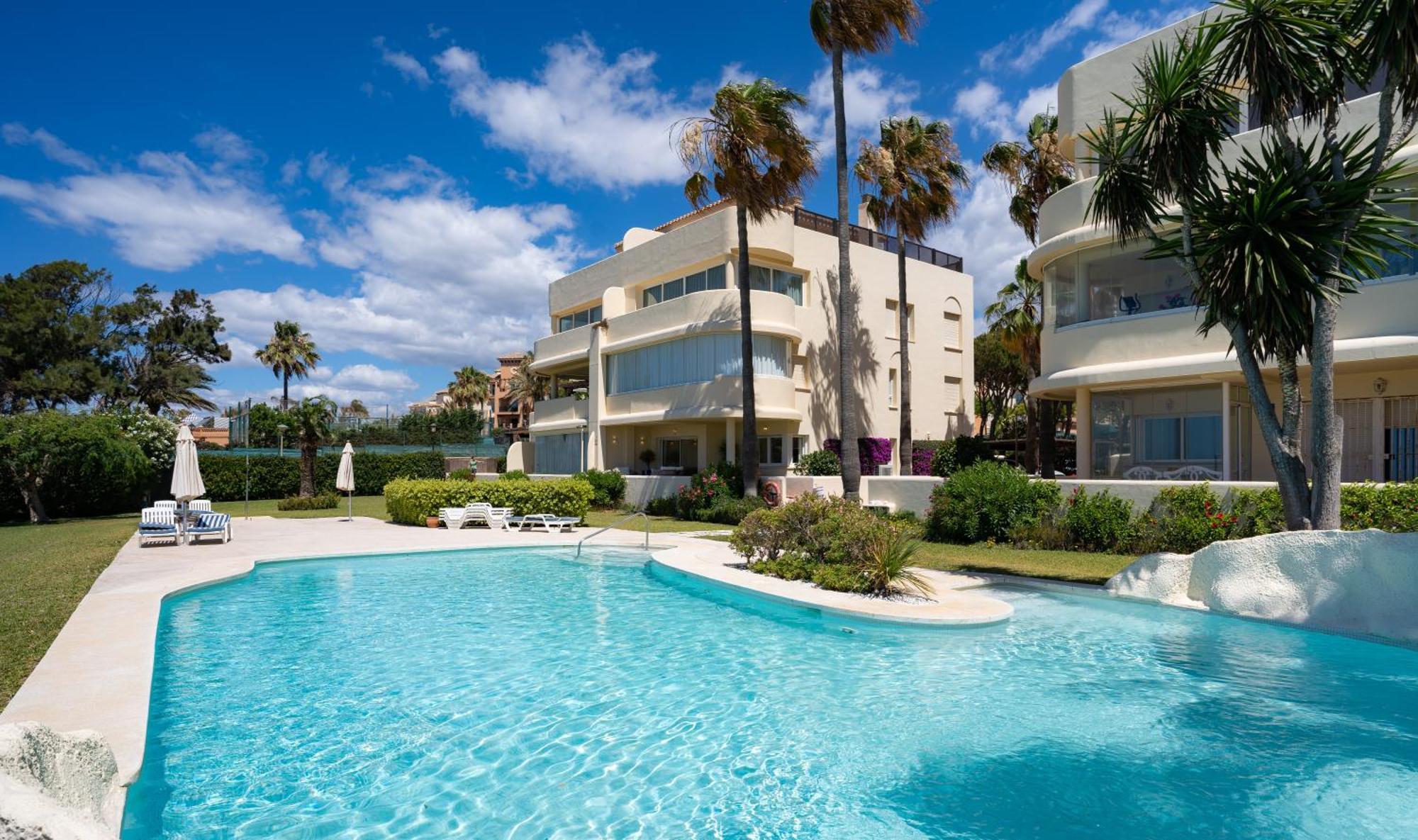 Beachfront Neptuno I, Complex,Views,Pool,Garden, Elviria มาร์เบยา ภายนอก รูปภาพ