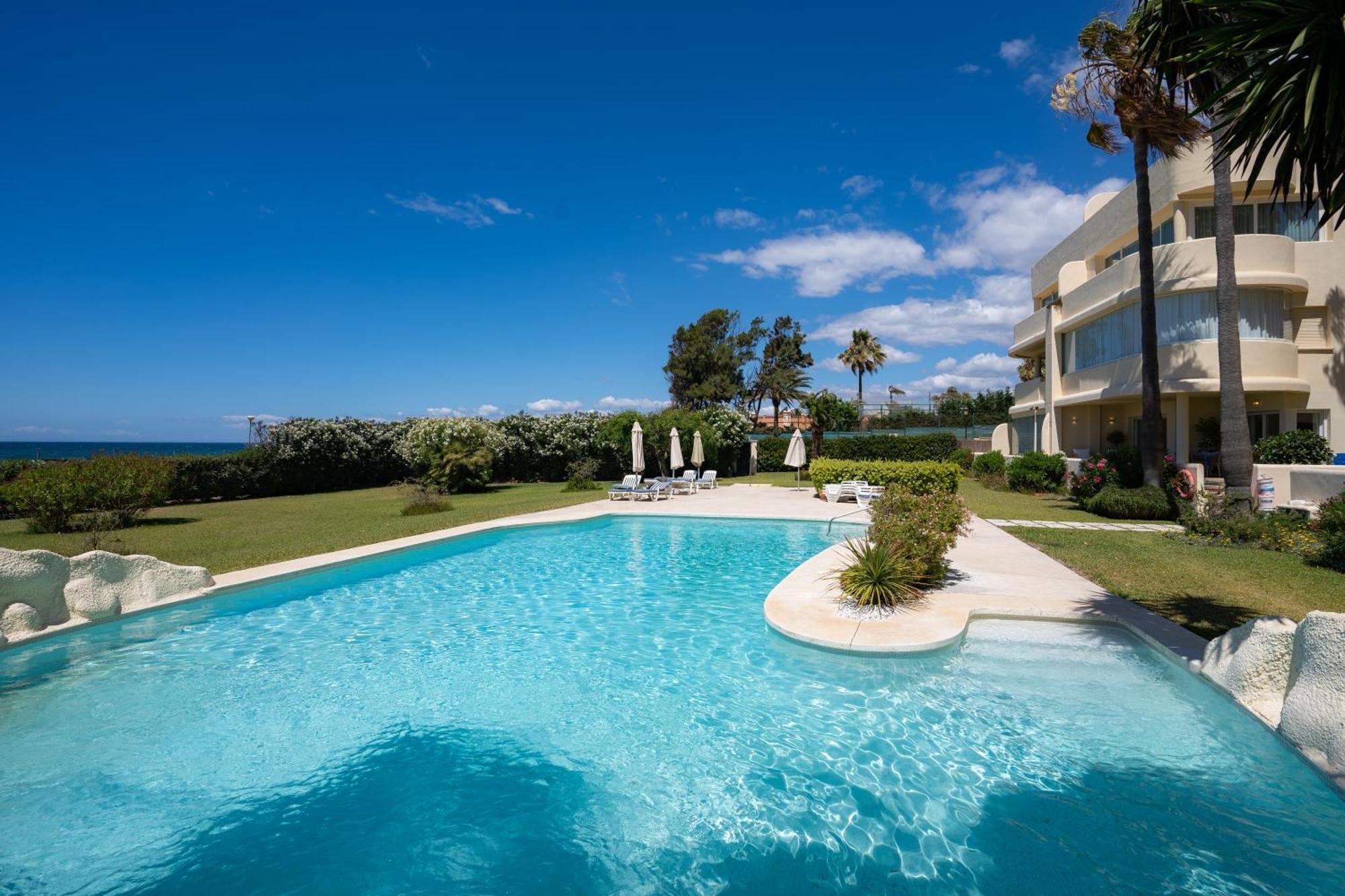 Beachfront Neptuno I, Complex,Views,Pool,Garden, Elviria มาร์เบยา ภายนอก รูปภาพ